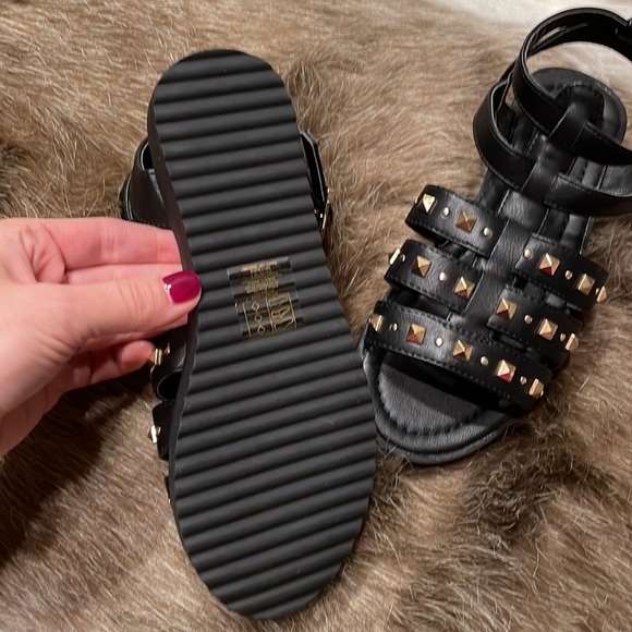 Gladiator sandals NWT with golden studs - Picture 4 of 4